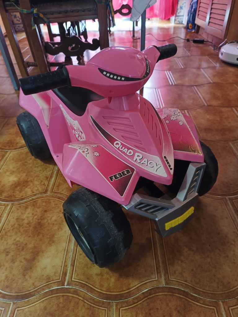 Moto 4 elétrica de criança