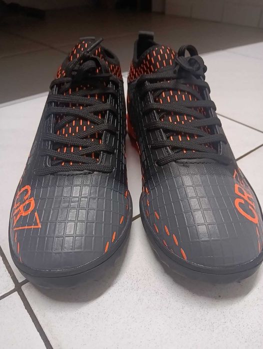 Новые футбольные бутсы для зала CR7 36размер