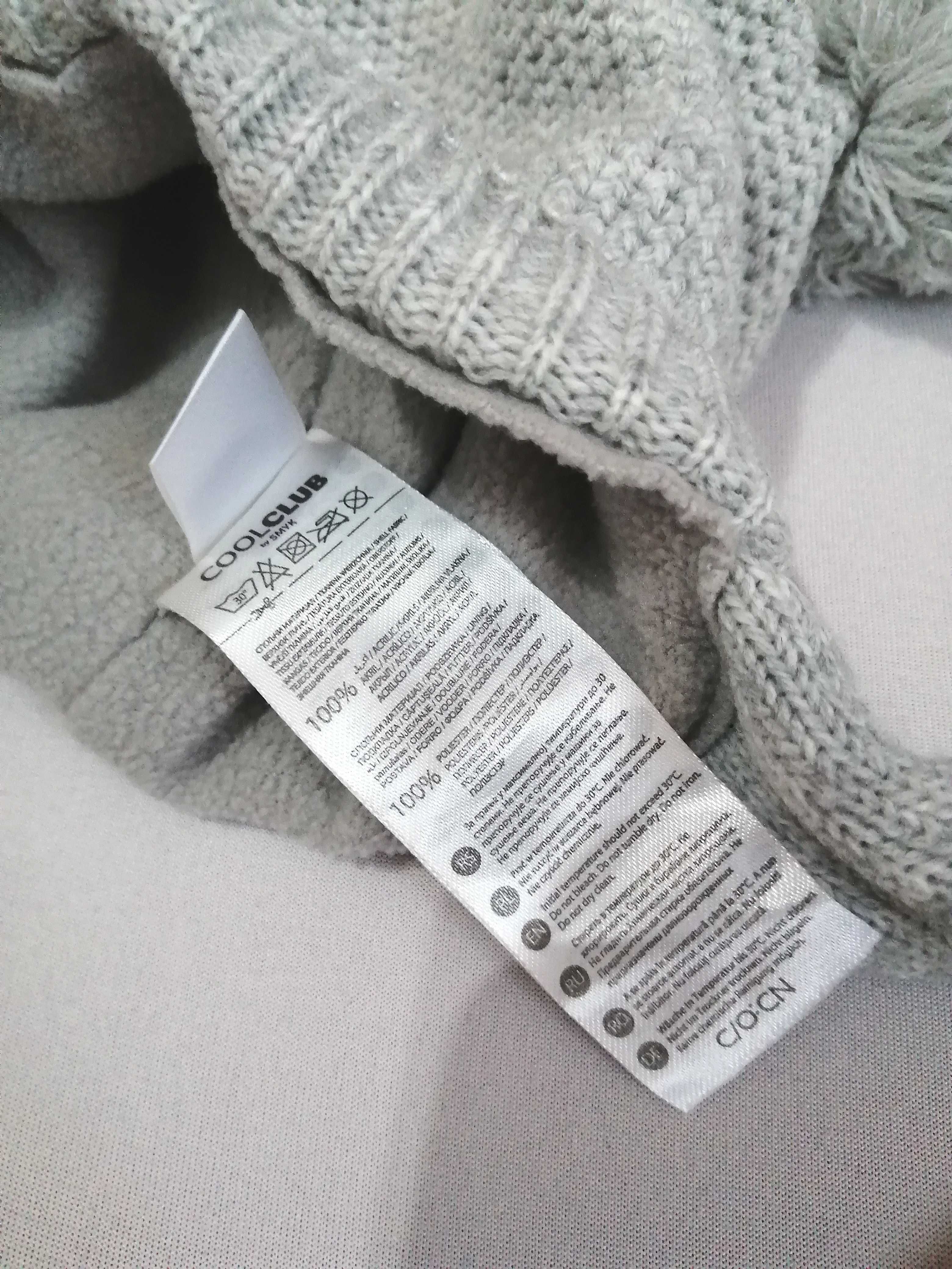 #21. Zimowa czapeczka z pomponami 3-6 miesięcy