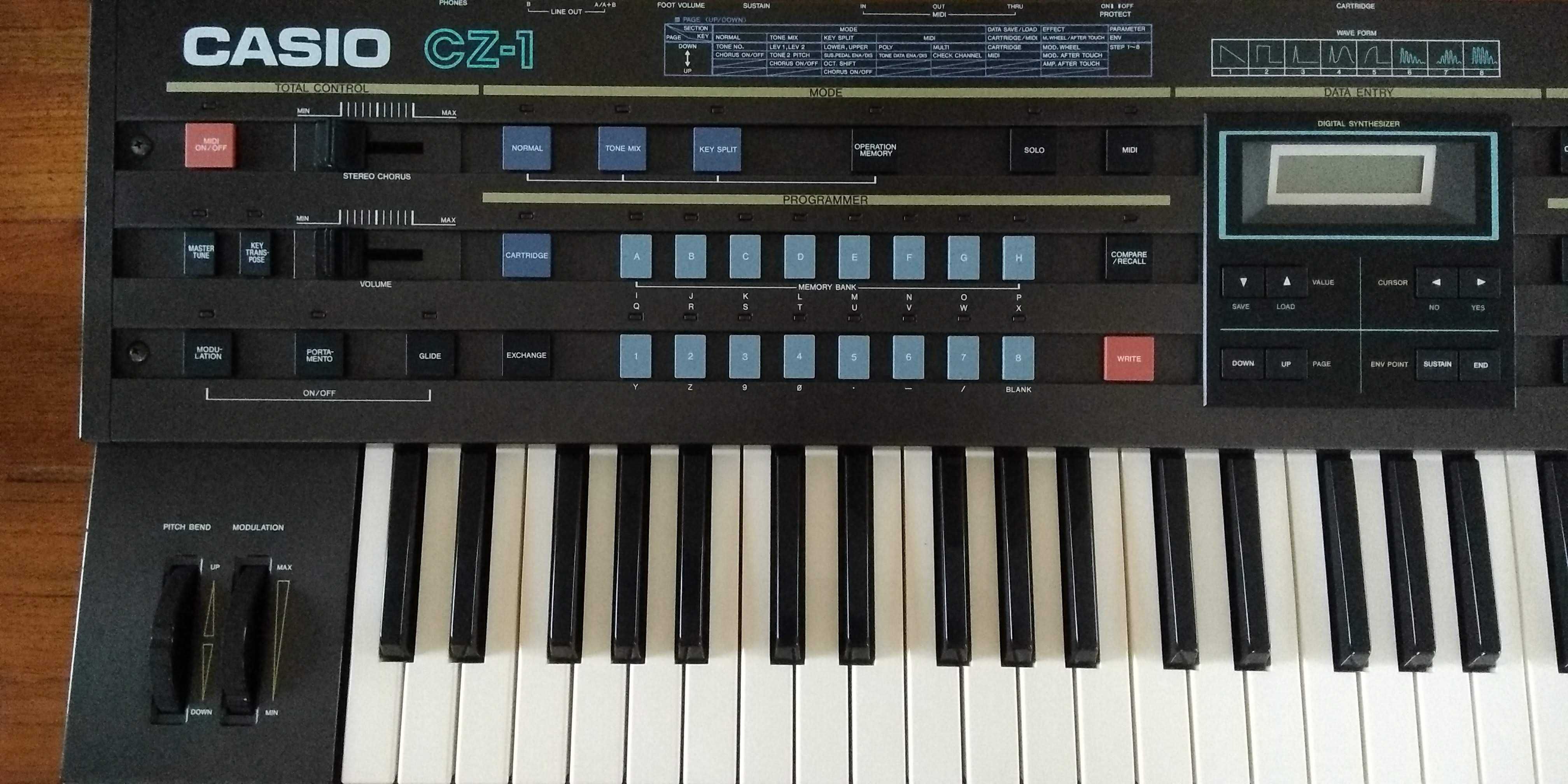 Casio CZ-1 sintetizador com interface midi e cabos