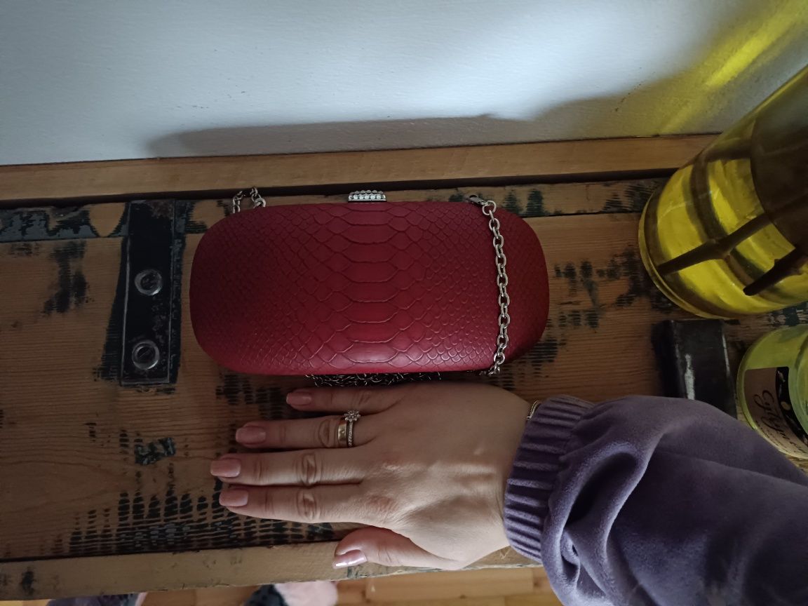 Torebka bordo, kopertówka mała elegancka Parfois