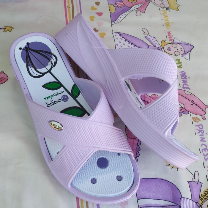 Сланці тапки жіночі на танкетці (високій платформі) DAGO (36-37р)