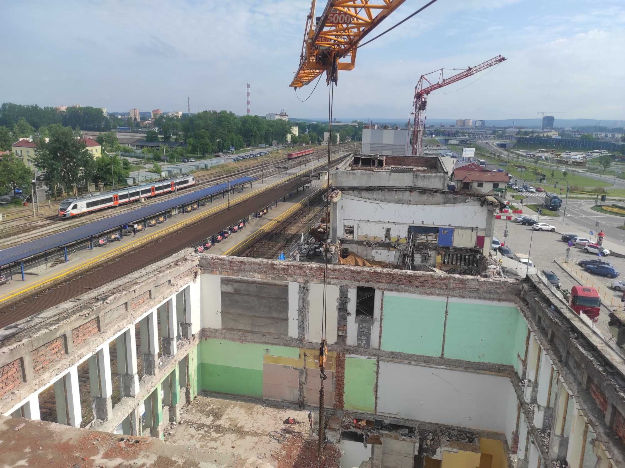 Żurawie wieżowe SPIERINGS wynajem Żurawia Kraków ,Katowice ,Łódź .
