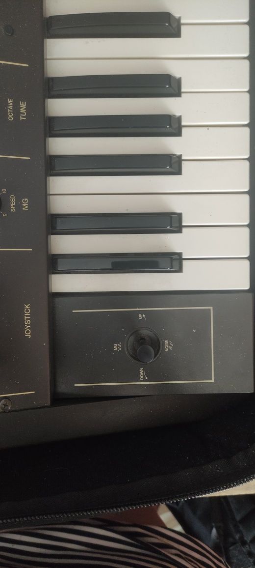 Синтезатор Korg Delta