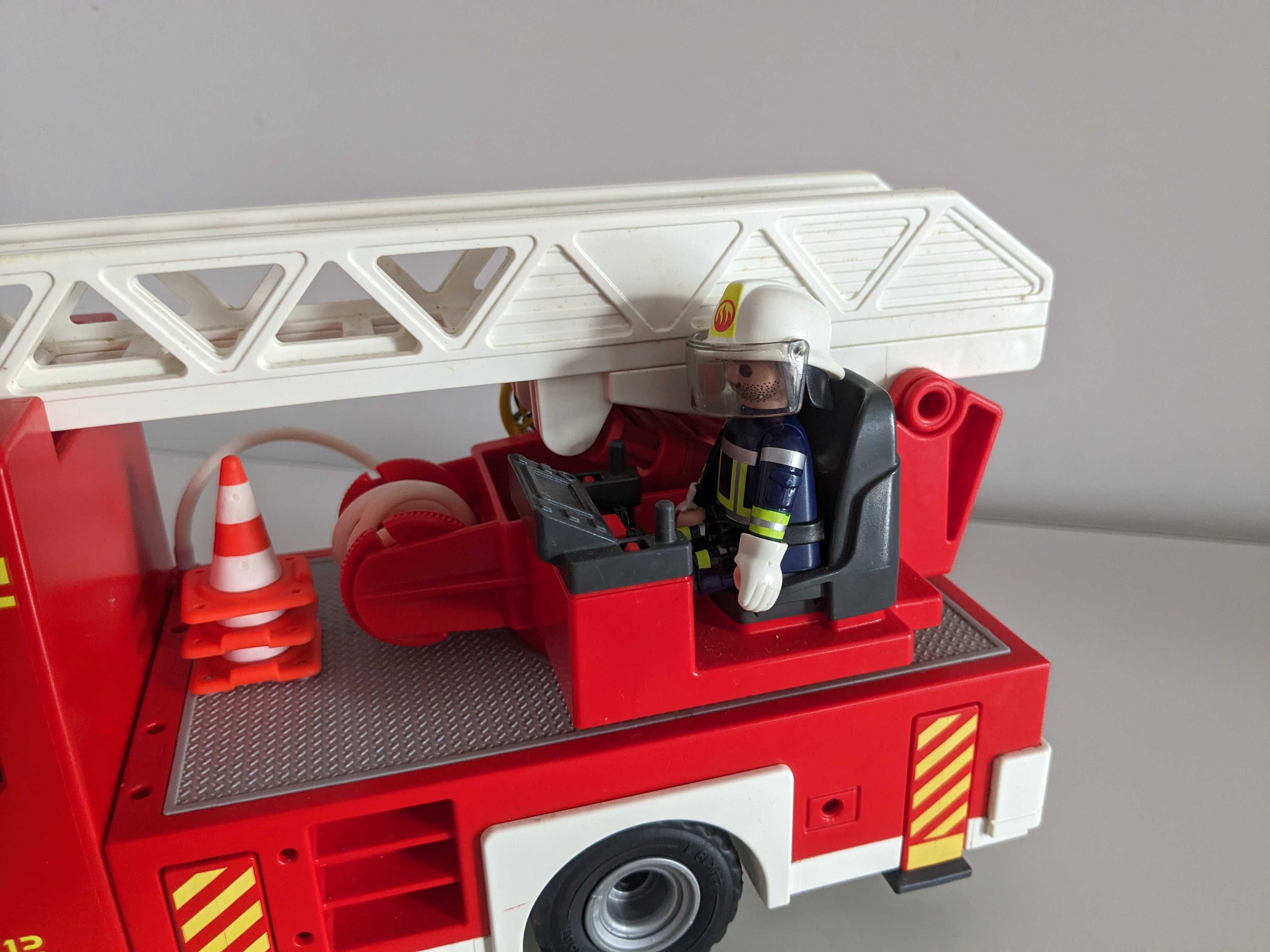 Camião escada dos bombeiros com luz e som, Playmobil 5362