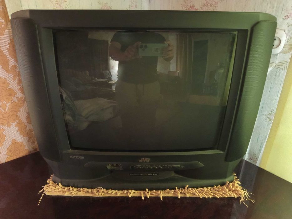 Кольоровий телевізор
