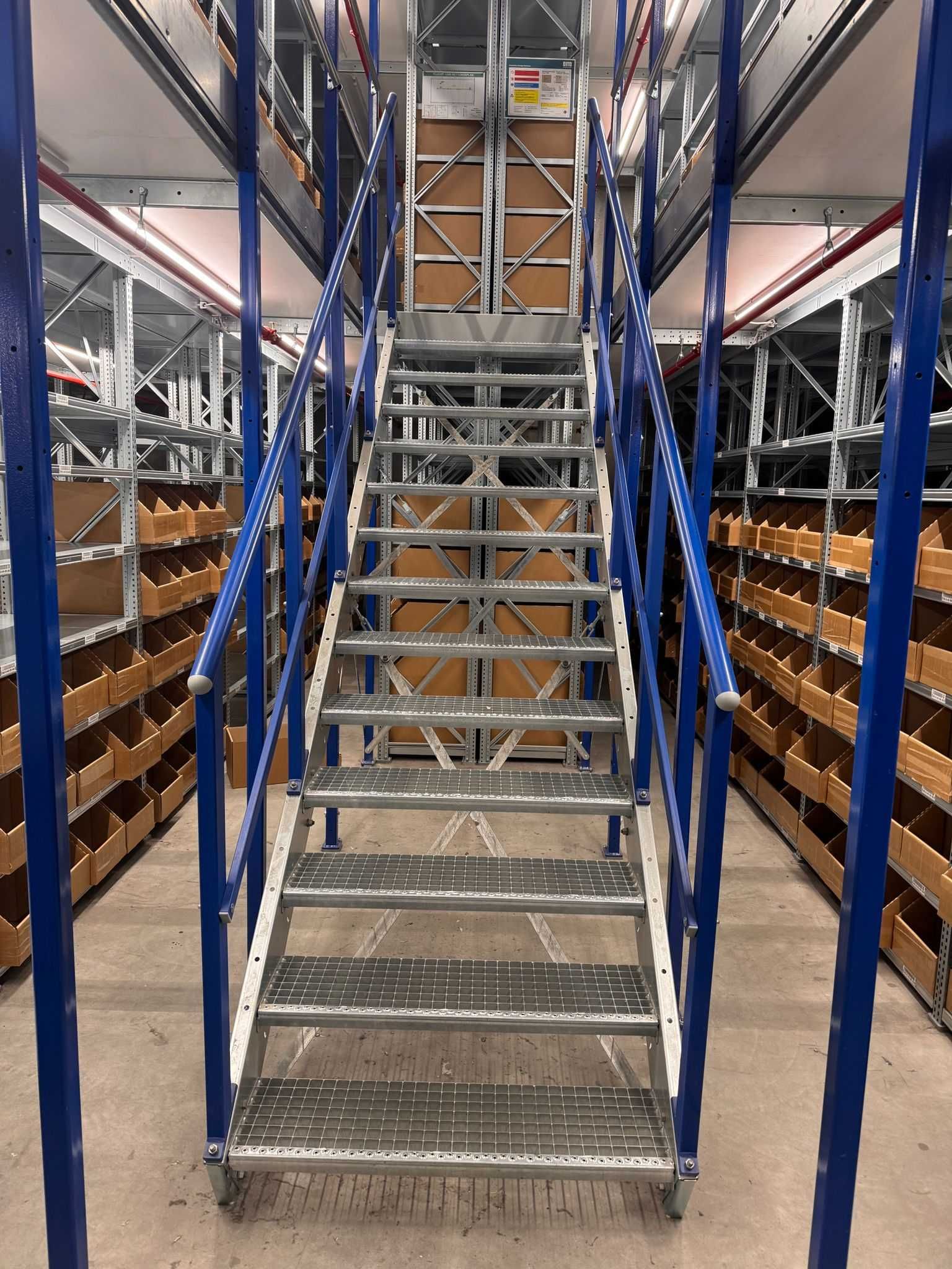 schody magazynowe zewnetrzne tarasowe modulowe , stalowe, ocynkowane