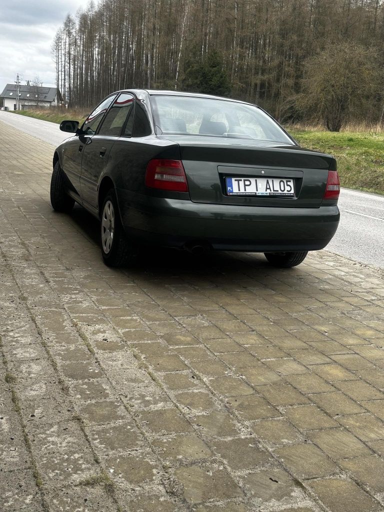 Audi A4B5 1.6 benzyna