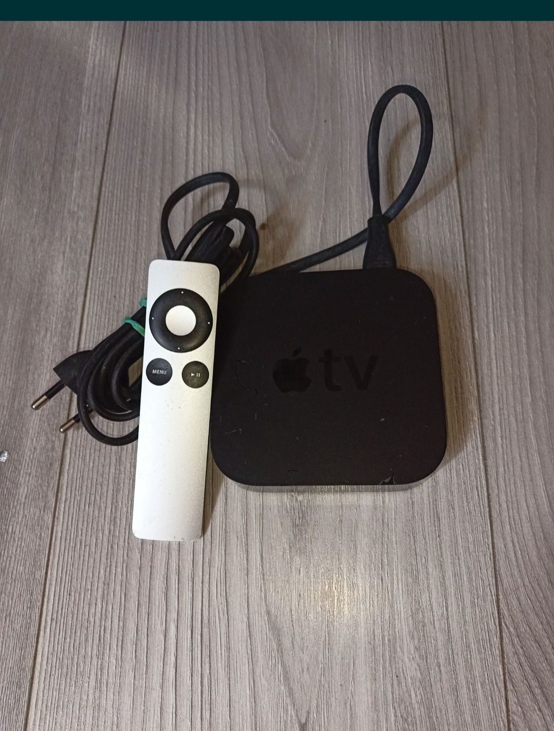 Apple Tv 
3 generacji
Model A1427 
Czarny z pilotem