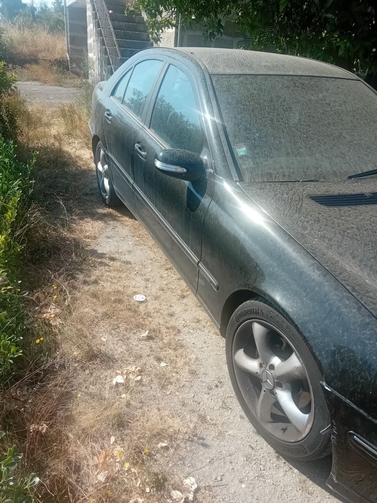 Mercedes c220 (negociável)