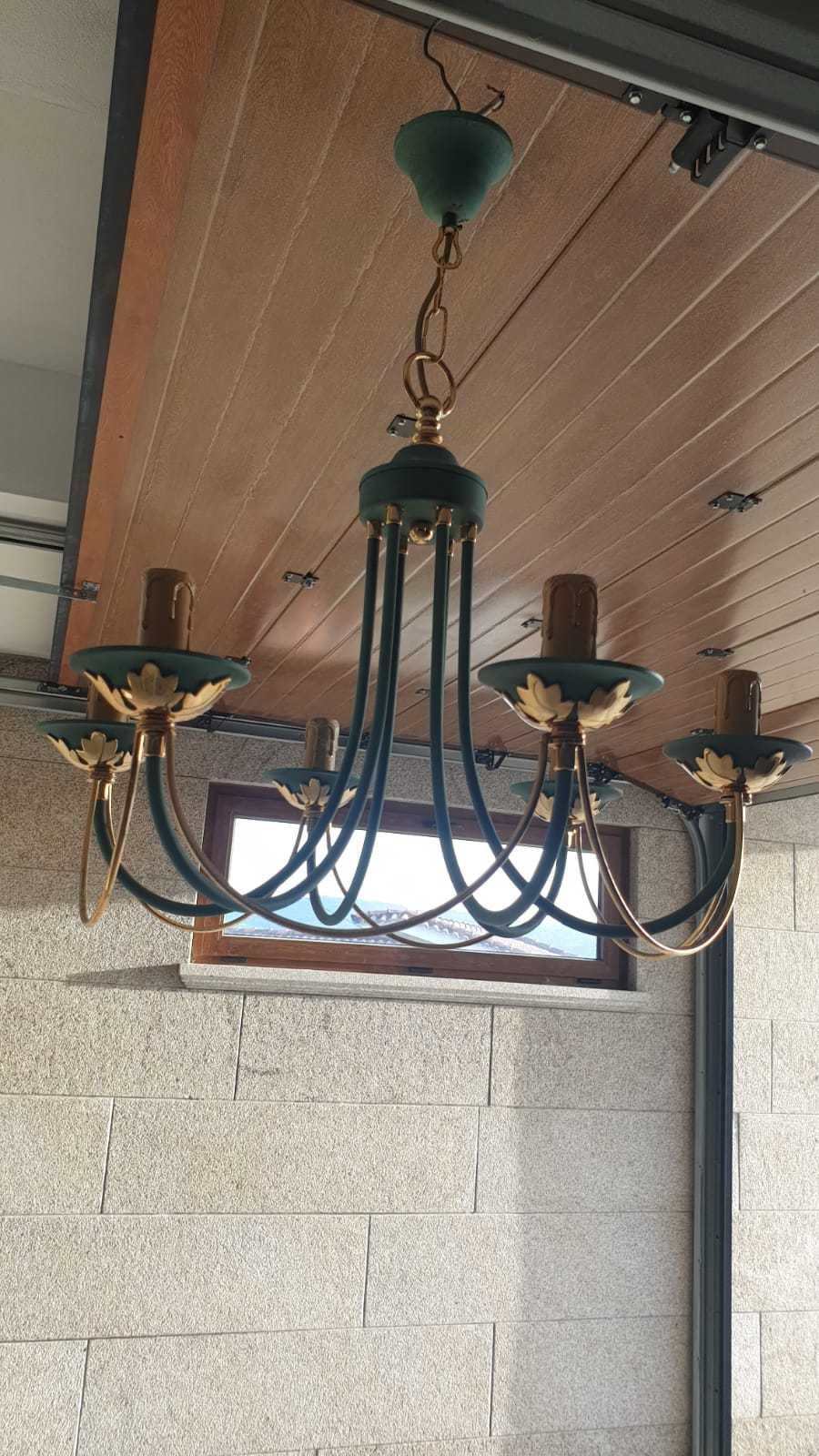 2 candeeiros iguais
