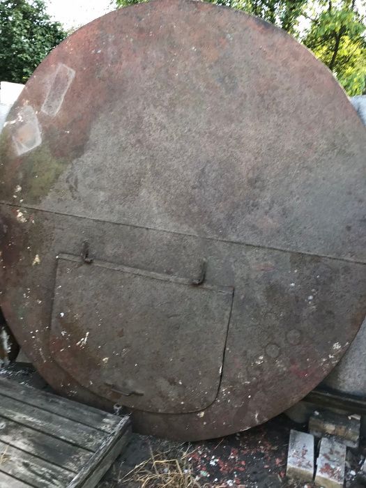 Крышка металлическая железная с люком