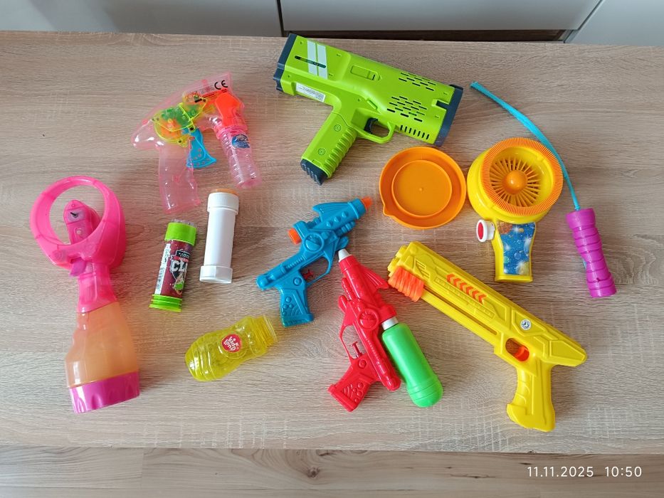 Zestaw zabawek do baniek mydlanych i wody