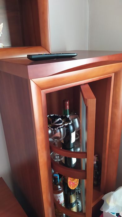 Móvel de sala para TV,bar e arrumação de CDs