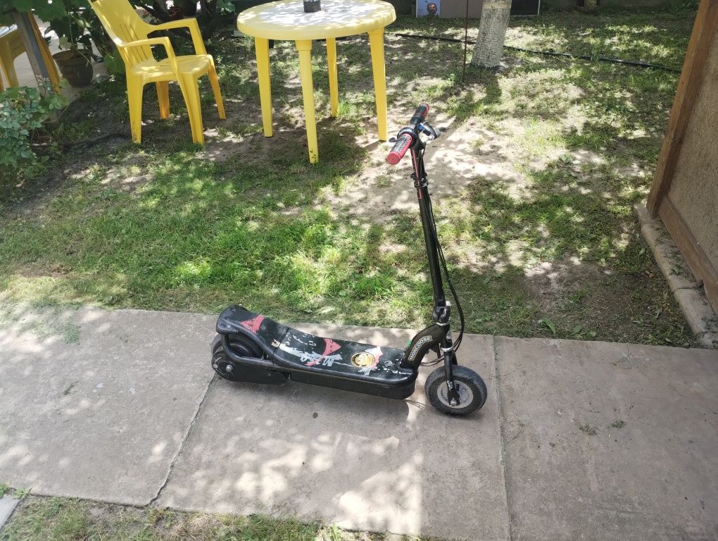 Електросамокат Mongoose M150