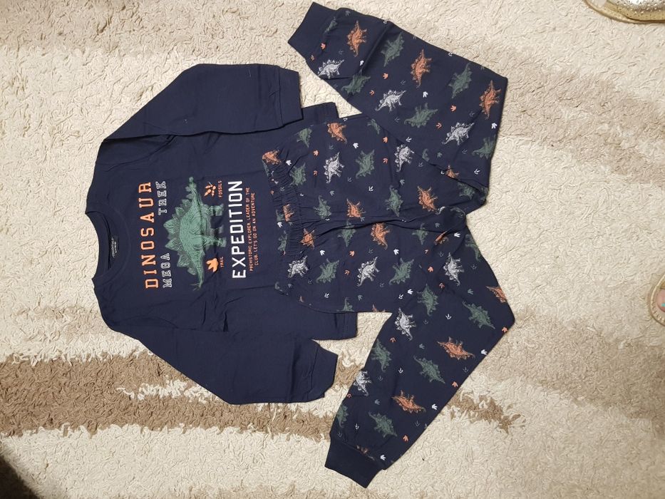 Pizamka dla chłopca z dinosaurami rozmiar 122/128 Nowa
