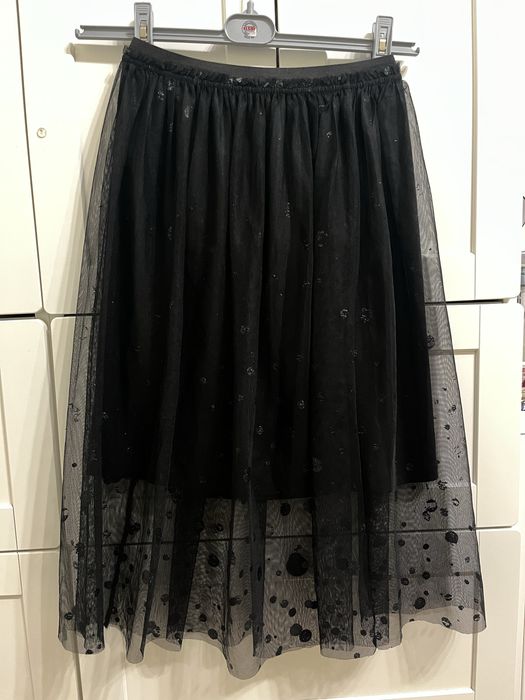 Czarna spodnica w kropki