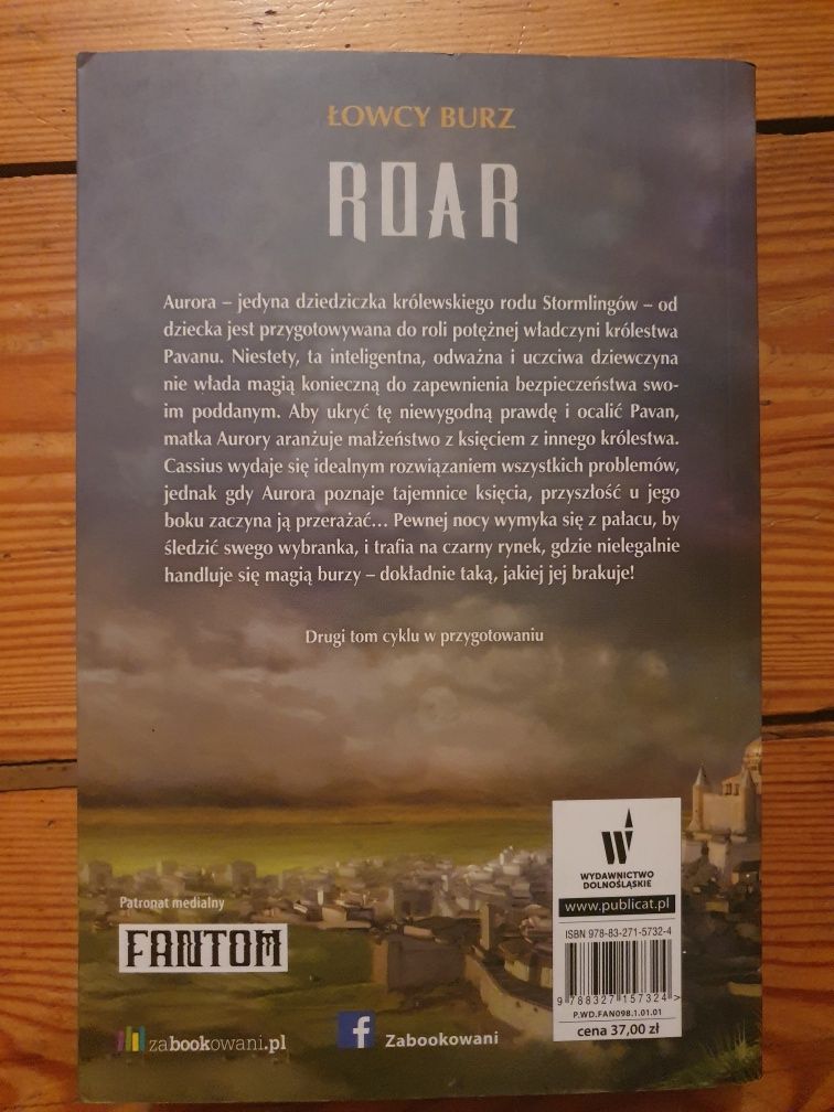 Roar - łowcy burz 1 - Cora Carmack - książka