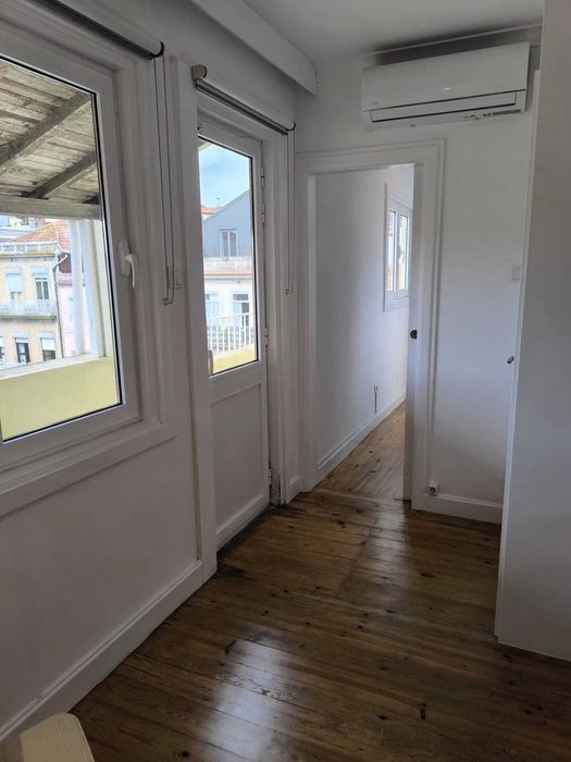 Alugo quarto + terraço no centro do Porto (TRINDADE)