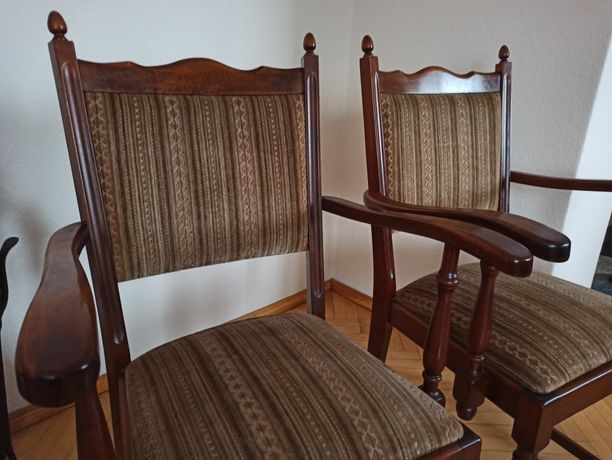 Stylowe drewniane krzesła / fotele tapicerowane ze sprężynami