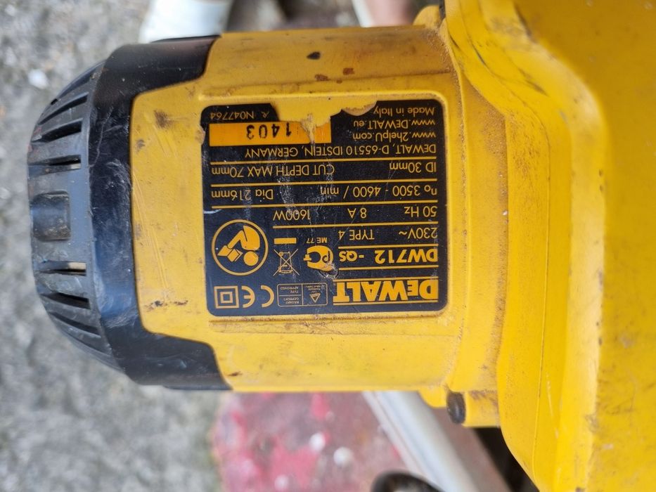 Pilarka ukosnica DeWalt DW712