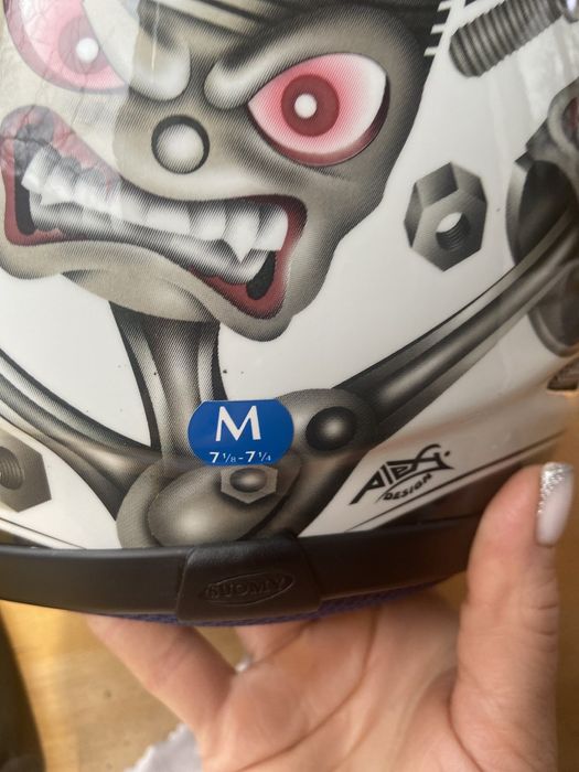 Мотошолом Suomy.