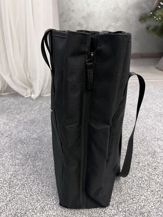 Спортивна жіноча сумка Nike