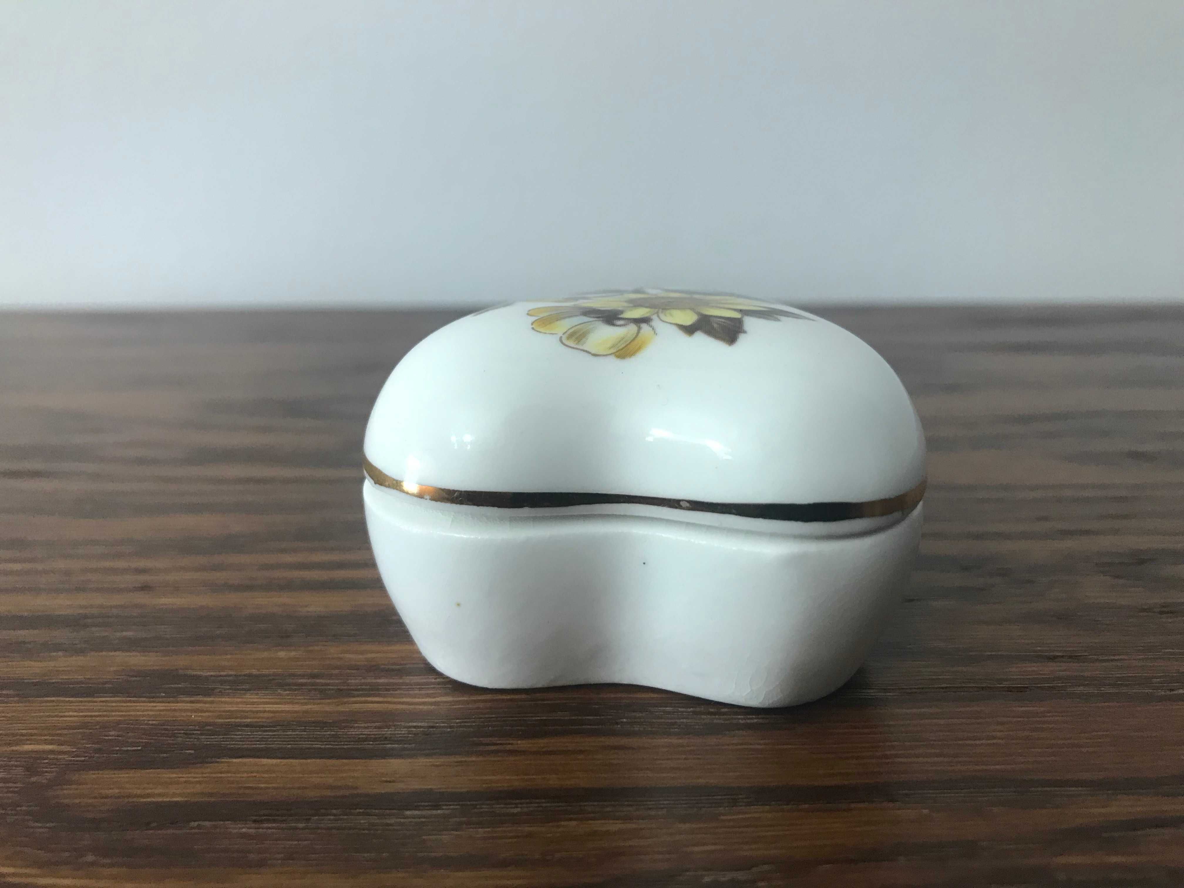 pudełko puzderko szkatułka w kwiaty porcelana bone China