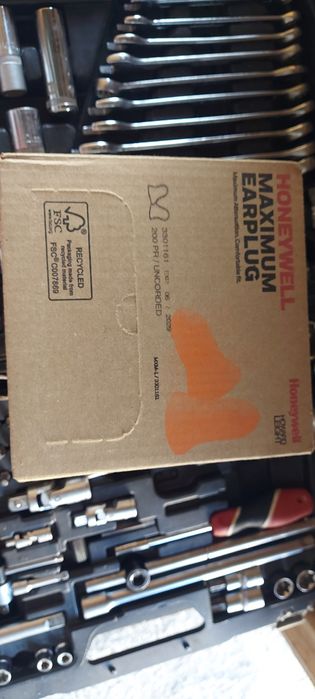 Stopery, zatyczki, wkładki do uszu.