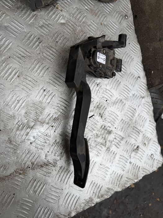 Педаль газа Opel Combo C номер 9129423