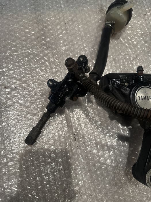 ZACISK pompa Stopka Hamulca Czujnik zbiornicze YAMAHA FJ 1100 V192
