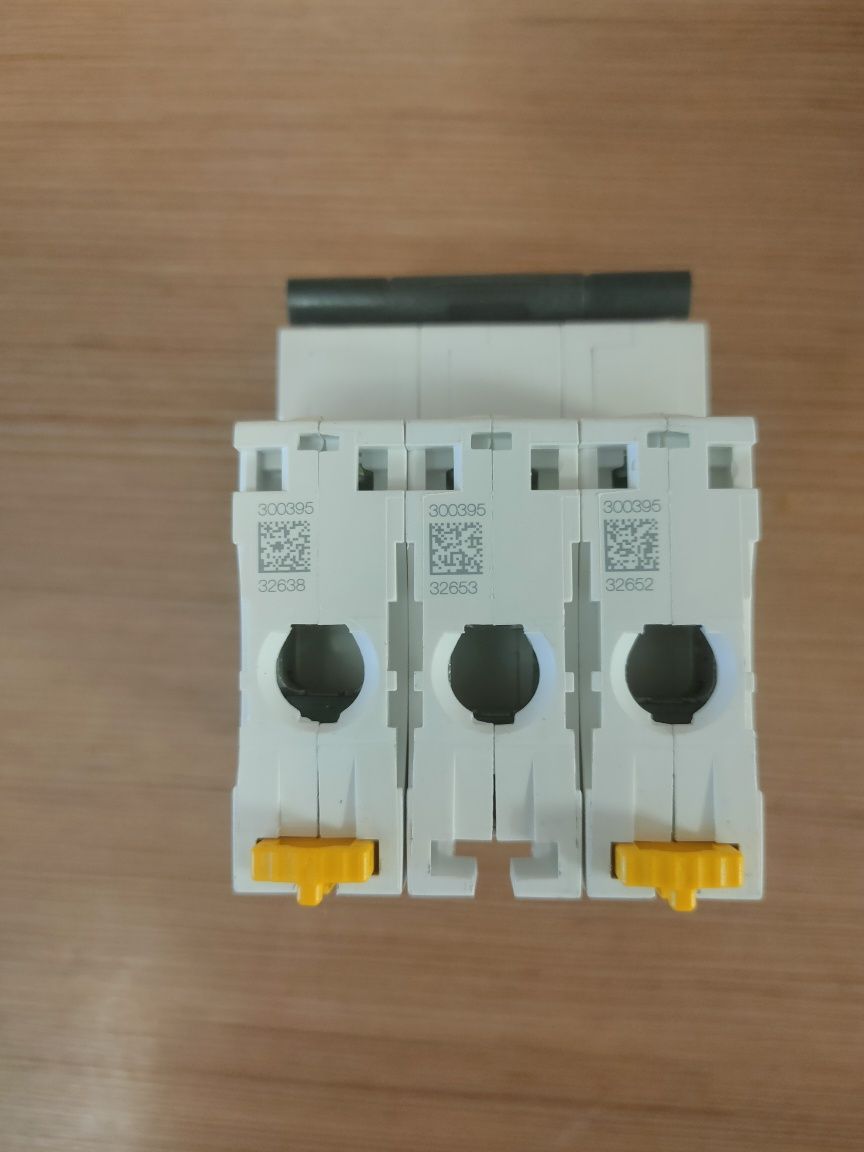 Автоматичний вимикач iC60H 3P 32A D Schneider Electric