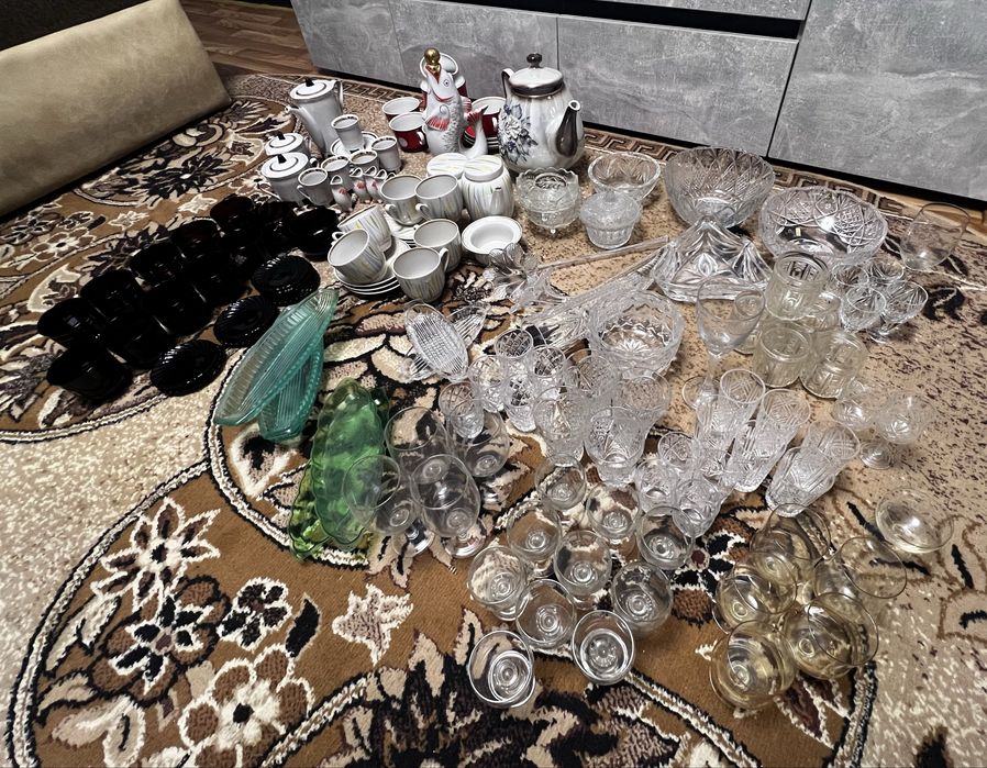 Продам хрусталь,кофейные и чайные сервизы