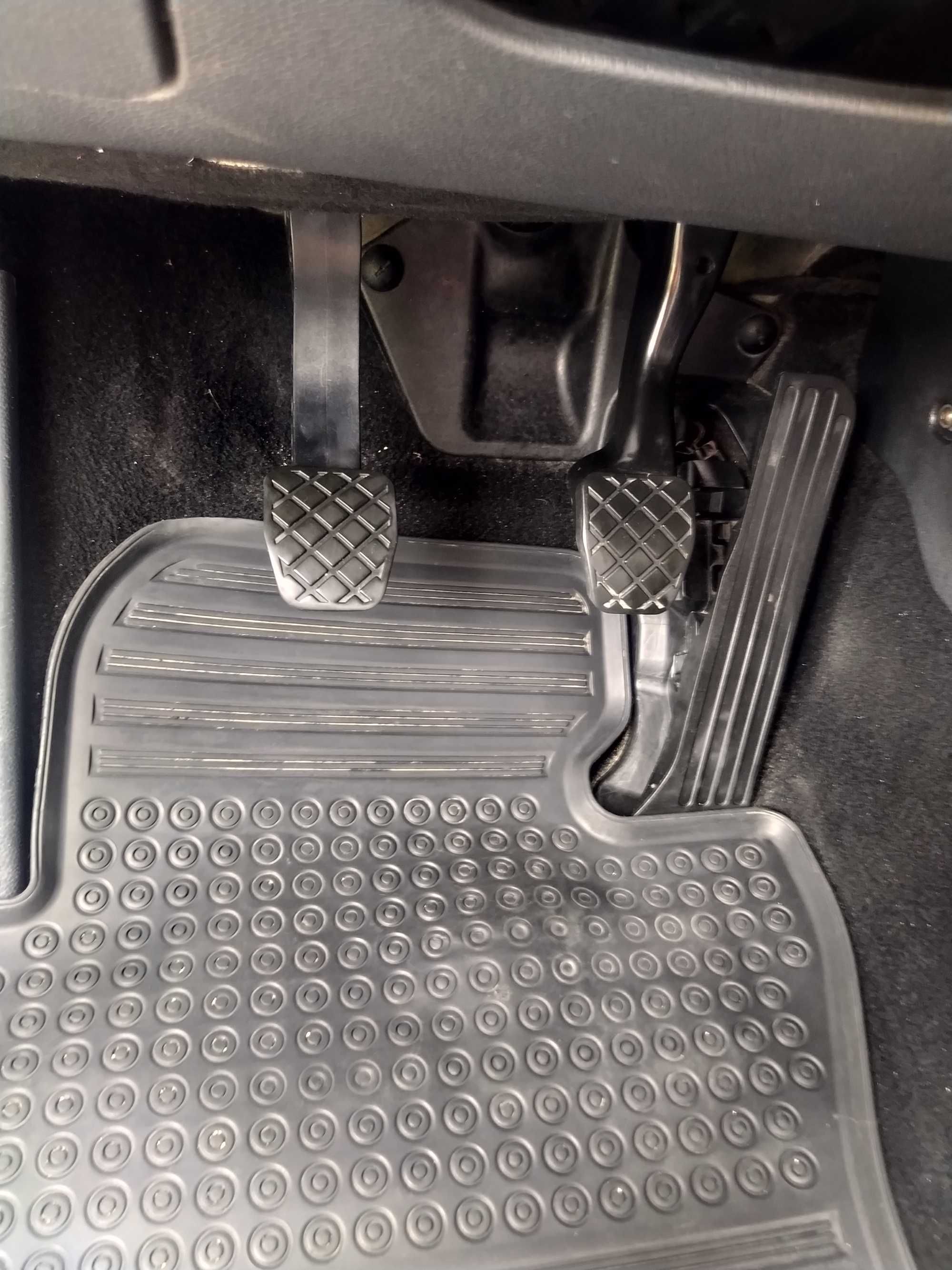 Продаж авто SKODA OKTAVIA TUUR 2012 р.
