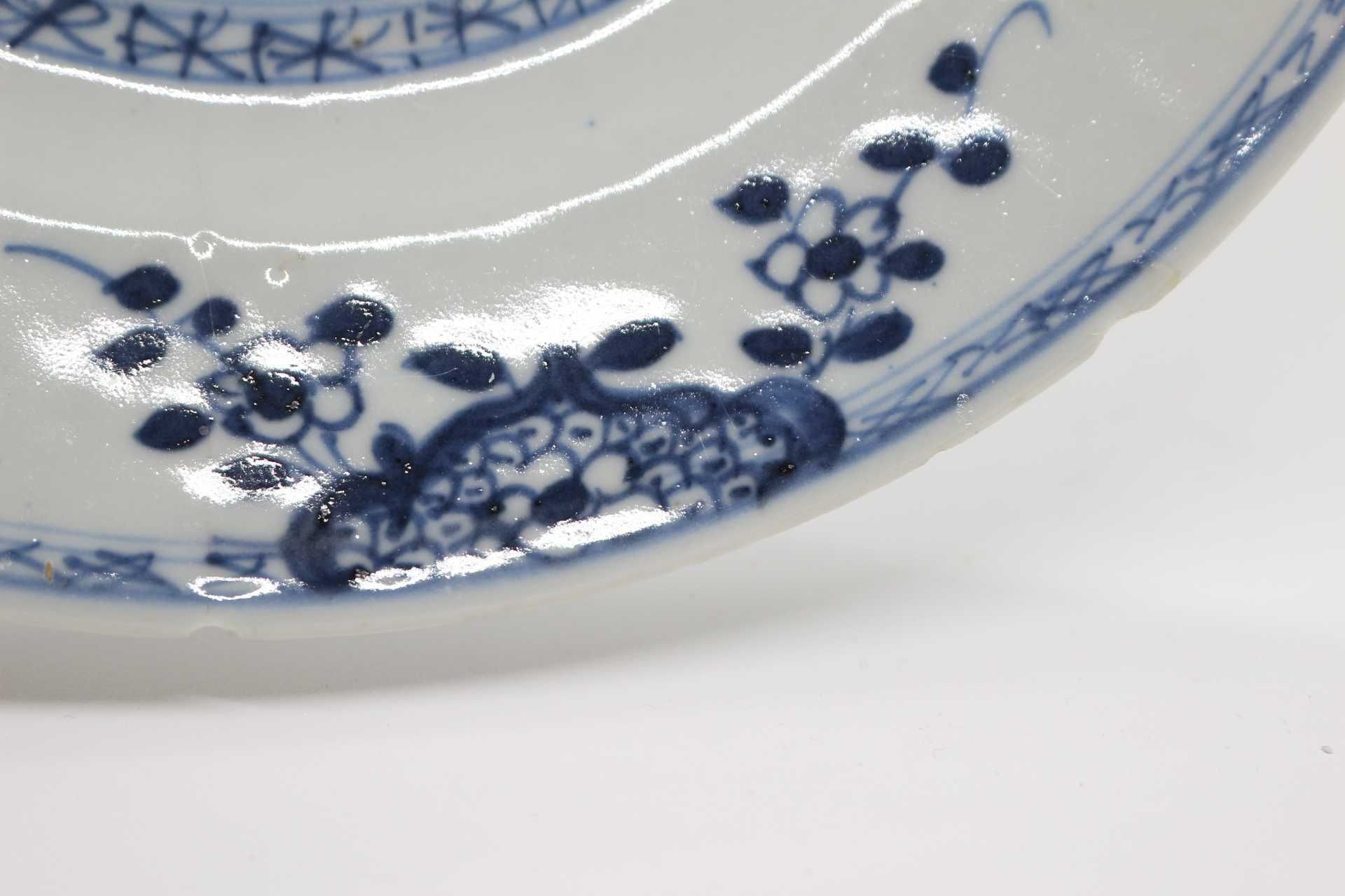 Prato porcelana Chinesa Floral Companhia das índias séc. XVIII/XIX