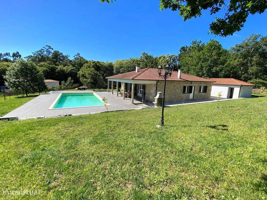 Excelente moradia com piscina