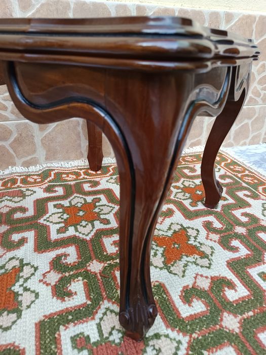 Mesa de centro em  madeira com  tampo em pedra