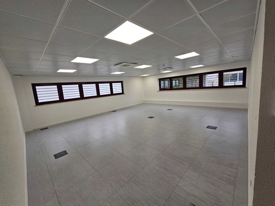 Espaço comercial / Escritório para arrendar