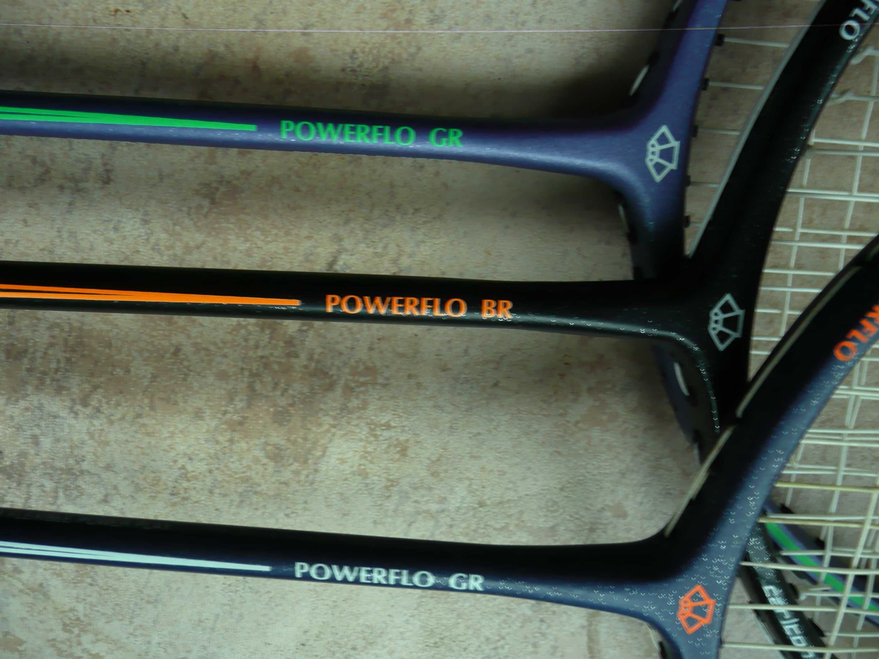 trzy rakiety do badmintona carlton powerflo 3x