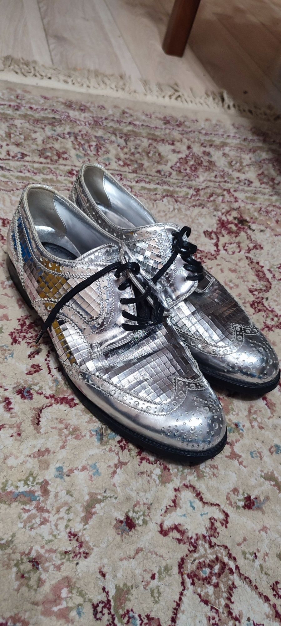 Dolce Gabbana туфлі сріблясті. Розмір 38