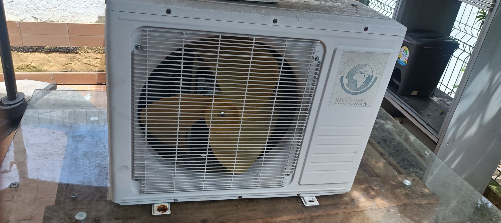 Ar condicionado Fanworld com avaria