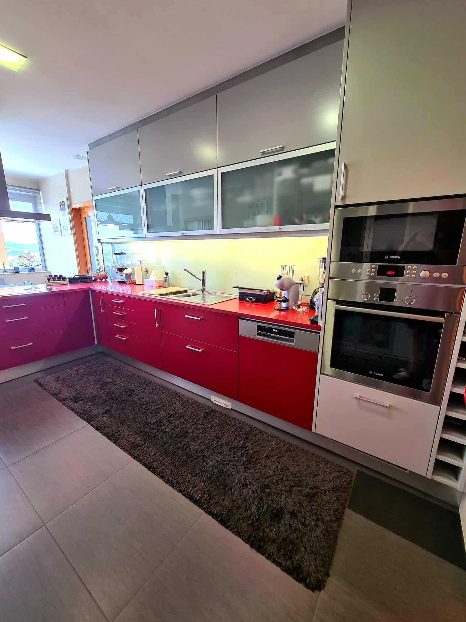 Quarto Individual a Rapariga Estudante Universitária por Candidatura