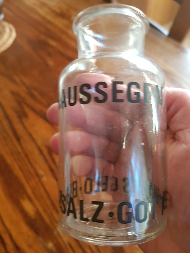 Niemiecka szklana butelka