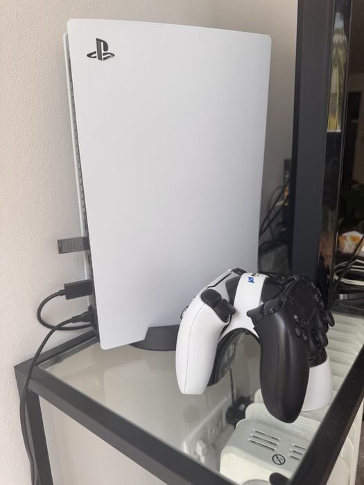 Ps5 2tb com 2 comandos semi novo