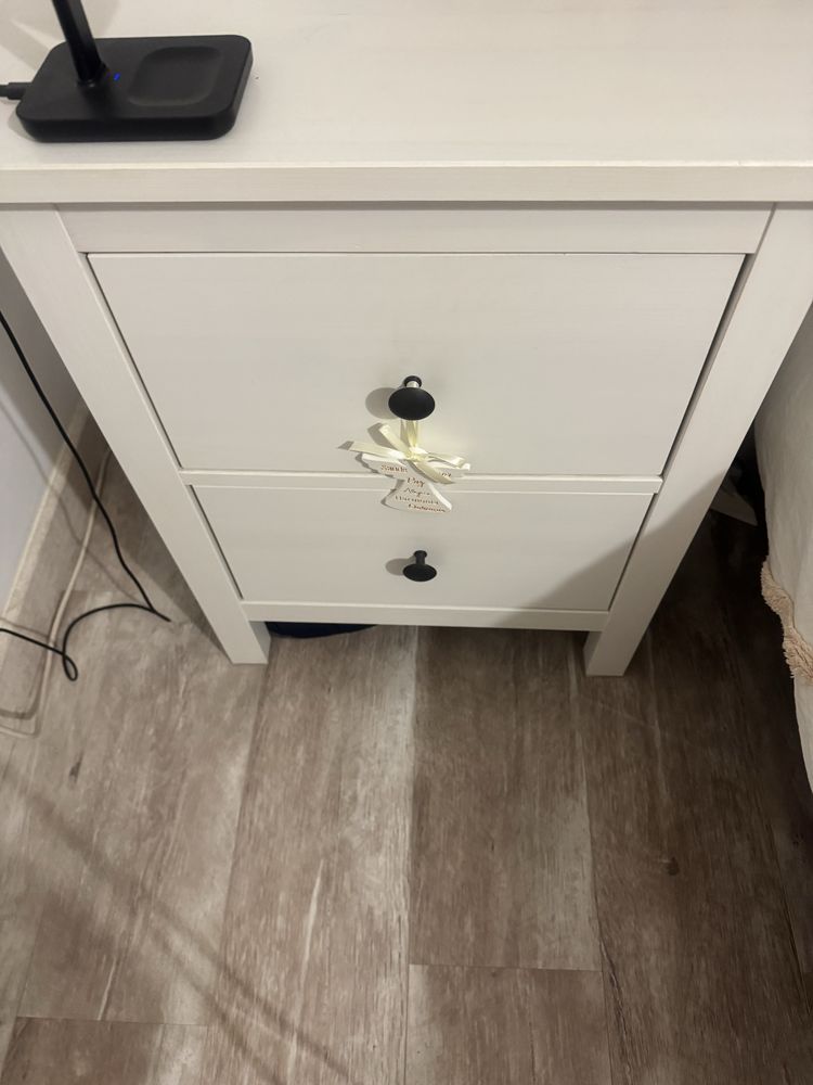 Mesa cabeceira IKEA