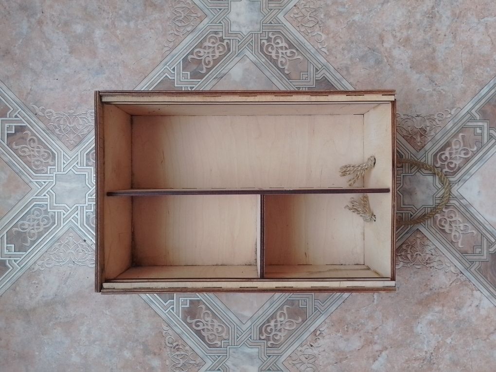 Удобный и вместительный ящик для инструментов. Коробка для хранения.