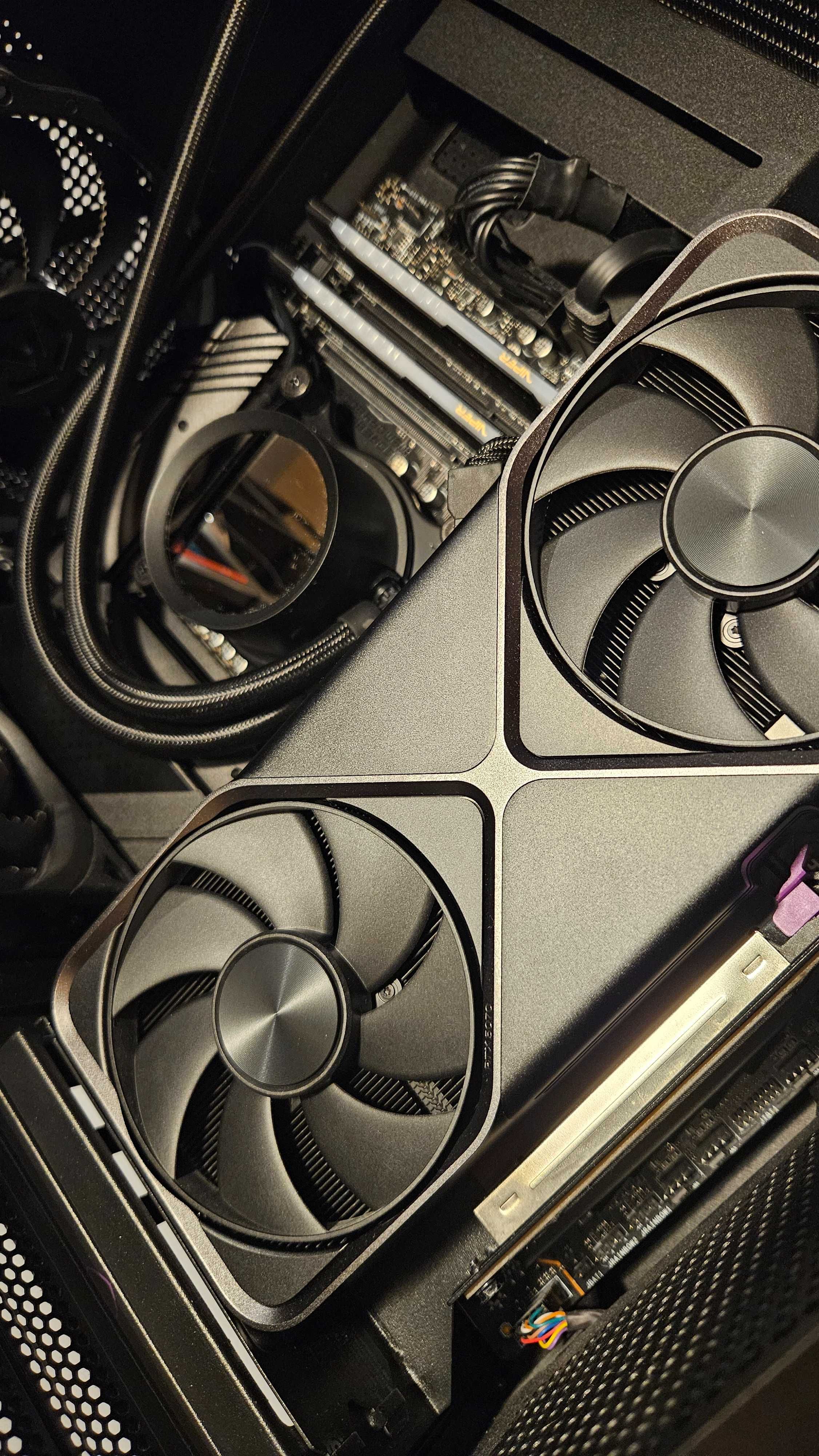 Komputer PC Gamingowy RTX 5070 FE i5 14600kf Z690 NZXT AiO Ascetic