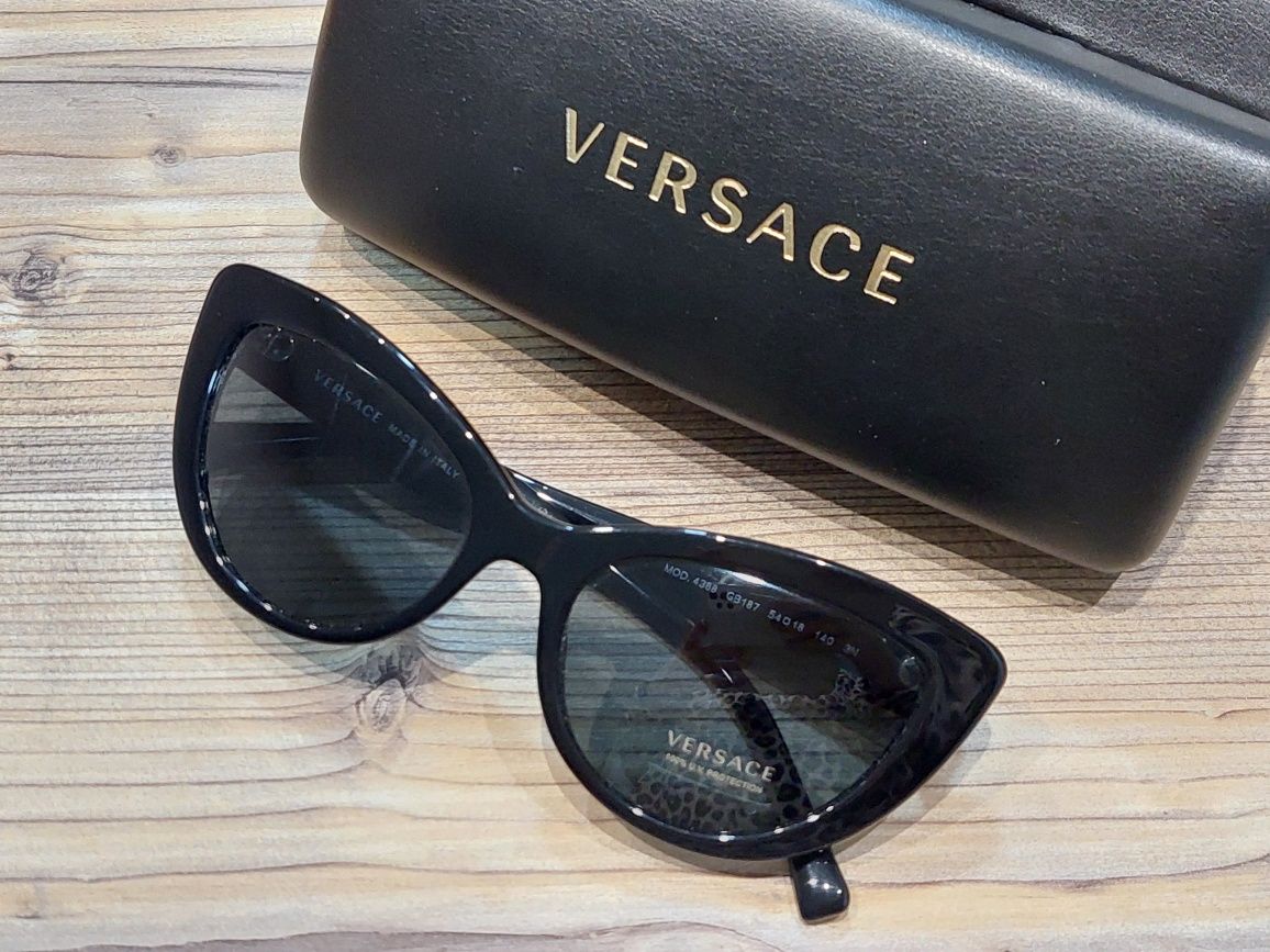 Чорні жіночі сонцезахисні окуляри Buterfly 4388 від Versace!