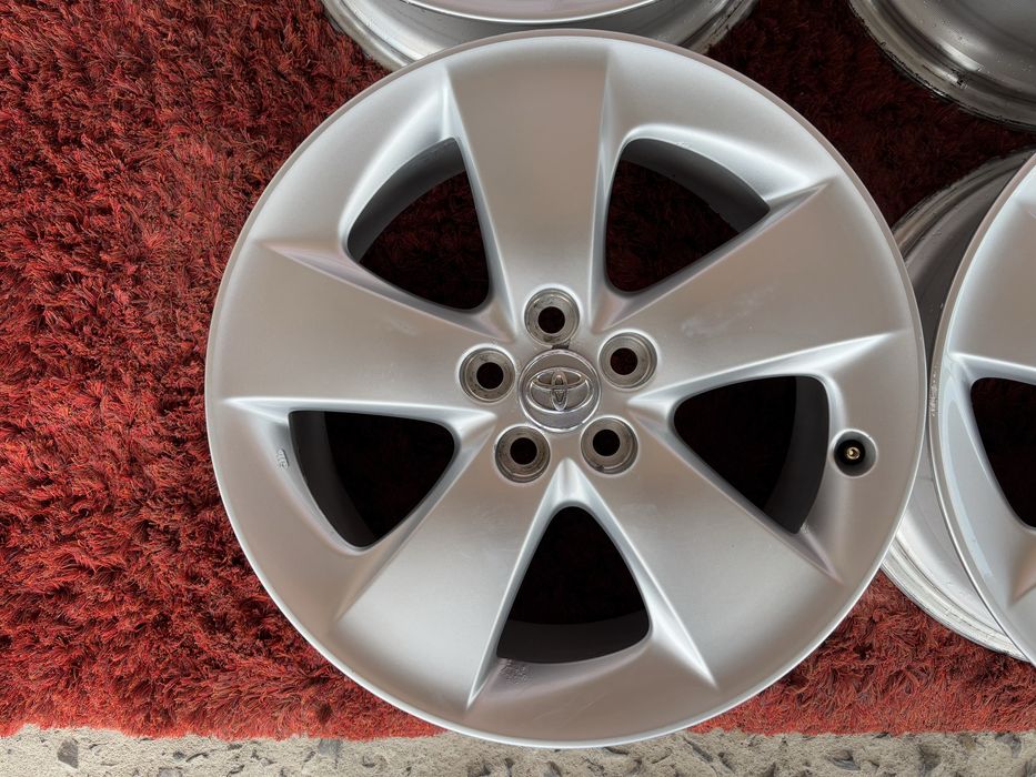 Original Toyota Prius Avensis R17 5x100