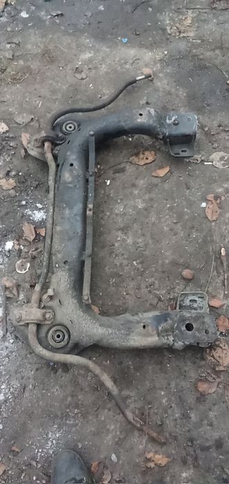 Подрамник передній Ауді 100с4, А6с4